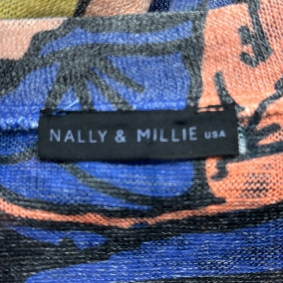 Nally & Millie Blue Floral Sleeveless Asymmetrical Shark Bite Hem V Neck Top - Picture 6 of 7